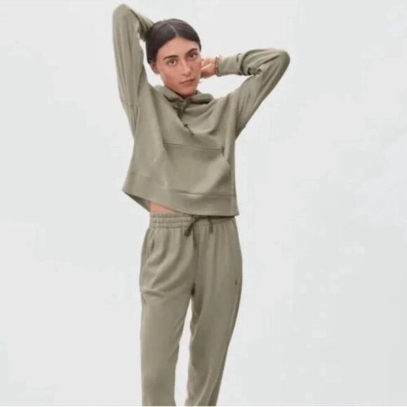 Everlane Lightweight French Terry Hoodie - Picture 5 of 7